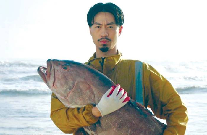 Đen trong MV "Mang tiền về cho mẹ"