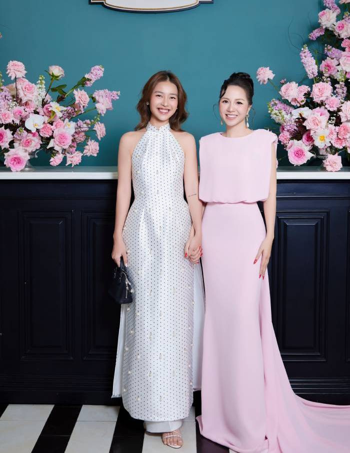 Diễn viên Khả Ngân thân thiết bên CEO Phương Nguyễn - nhà sáng lập Jet Dentist