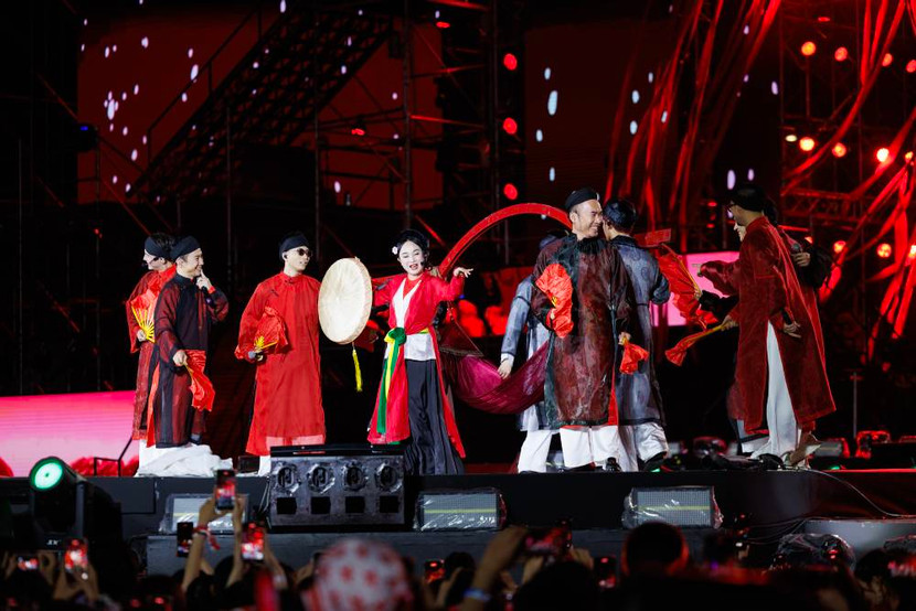 Tiết mục xuất hiện trong bộ phim "Mưa lửa" Tiết mục xuất hiện trong bộ phim "Mưa lửa"