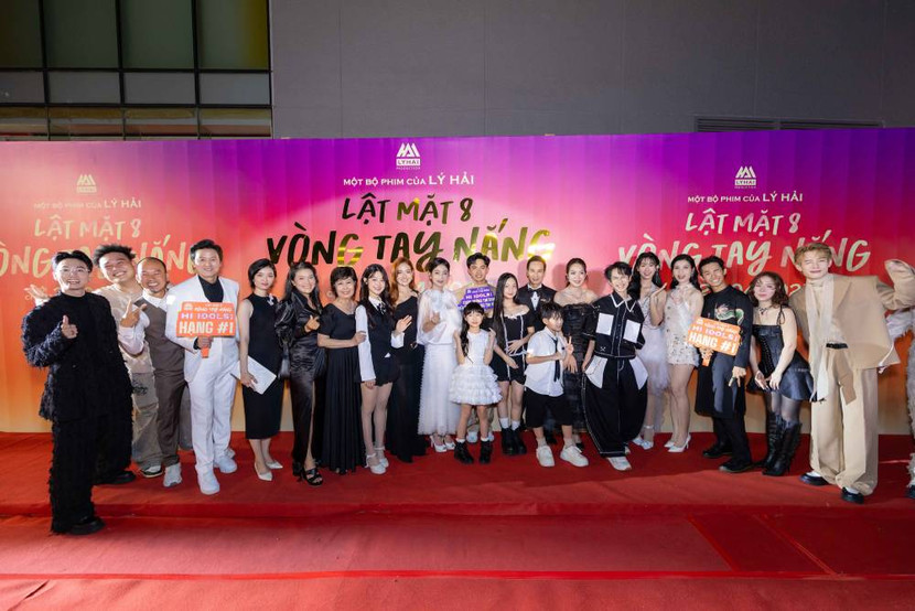 Dàn diễn viên của "Lật mặt 8" trên thảm đỏ ra mắt bộ phim