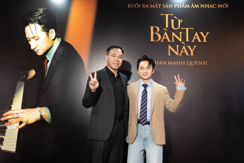 Vận động viên Hoàng Xuân Vinh xuất hiện trong MV "Từ bàn tay này" của Phan Mạnh Quỳnh Vận động viên Hoàng Xuân Vinh xuất hiện trong MV "Từ bàn tay này" của Phan Mạnh Quỳnh