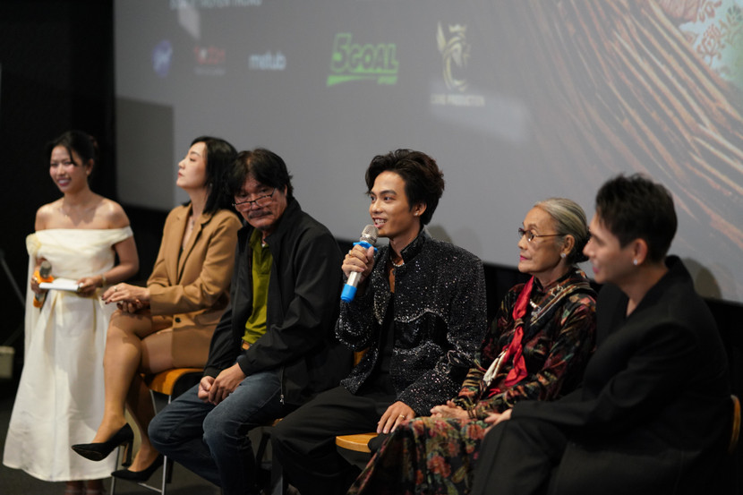 Đạo diễn Cang Nguyễn tâm huyết với "Gia đình hổ báo cáo chồn" Đạo diễn Cang Nguyễn tâm huyết với "Gia đình hổ báo cáo chồn"