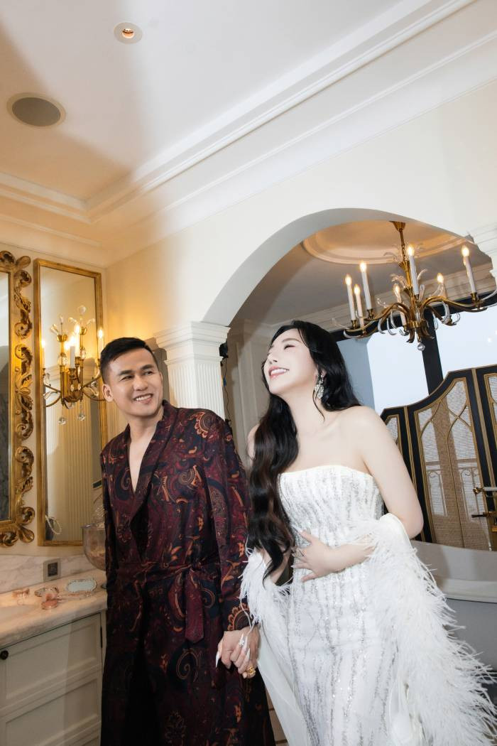 Doanh nhân Hoàng Công Thành đã đồng hành cùng Hồ Quỳnh Hương 5 năm. Cặp đôi đã có một cậu con trai 2 tuổi