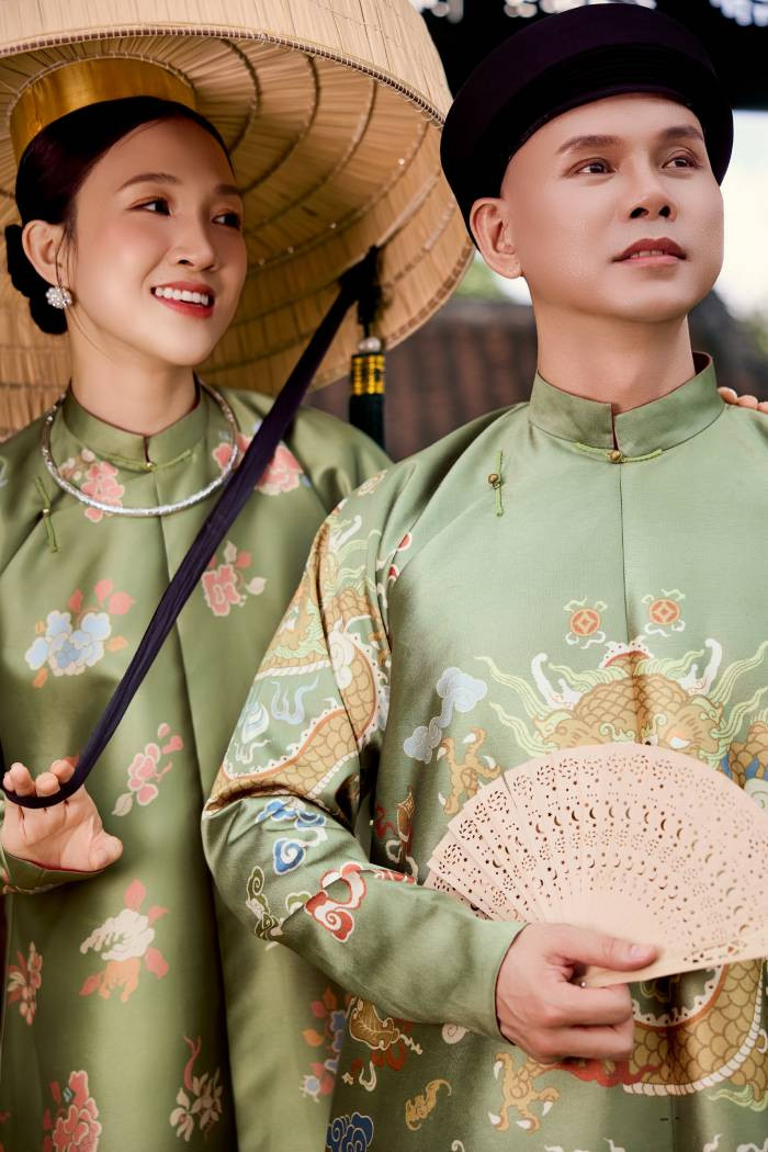 Phan Đinh Tùng và vợ - ca sĩ Thái Ngọc Bích. Kể từ khi lập gia đình, Ngọc Bích lùi lại làm hậu phương vững chắc và hỗ trợ cho chồng nhiều trong công việc Phan Đinh Tùng và vợ - ca sĩ Thái Ngọc Bích. Kể từ khi lập gia đình, Ngọc Bích lùi lại làm hậu phương vững chắc và hỗ trợ cho chồng nhiều trong công việc