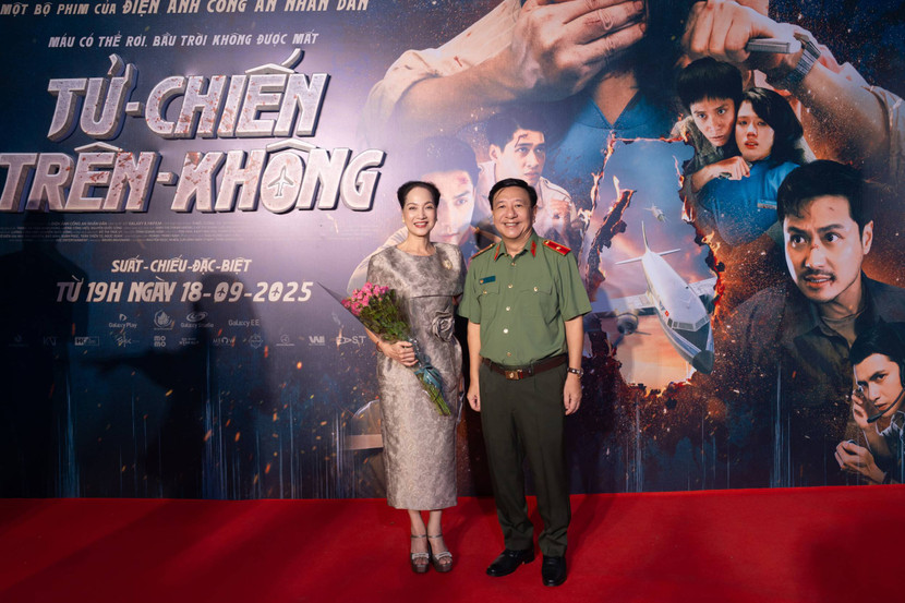 NSND Lê Khanh cho biết chị cũng hồi hộp không kém ekip khi bộ phim ra mắt