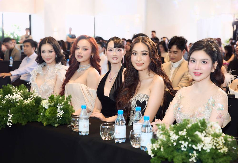 Dàn người đẹp xuất hiện tại sự kiện họp báo Miss Earth Vietnam 2025