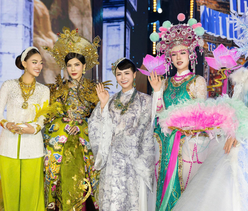 NTK Thanh Hương Bùi cùng các thí sinh của đêm thi