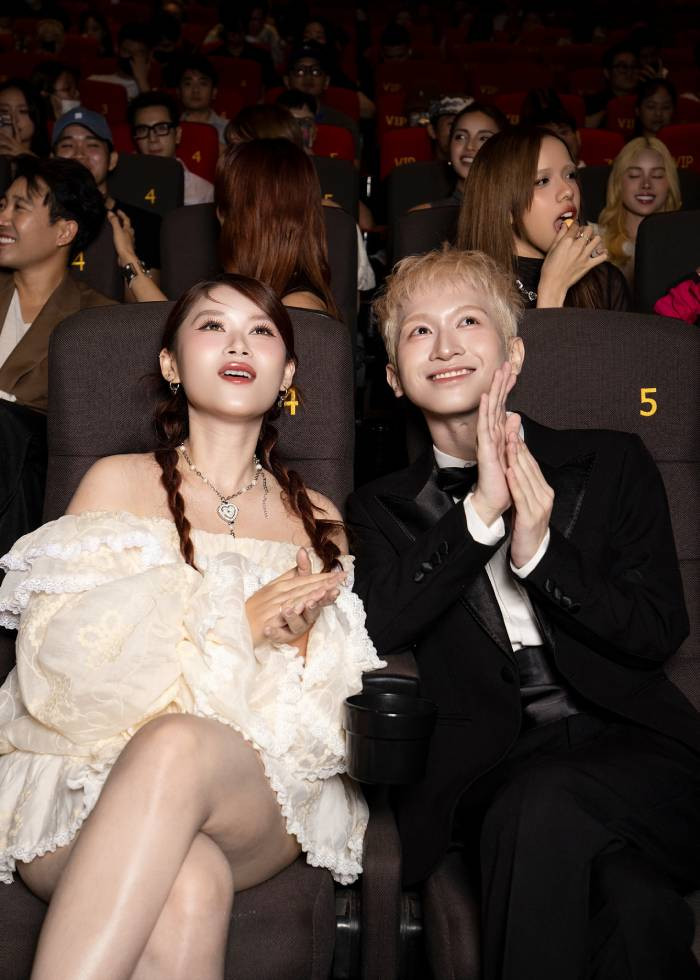 Ngọc Thanh Tâm thích thú theo dõi sản phẩm mới của Đỗ Hoàng Dương