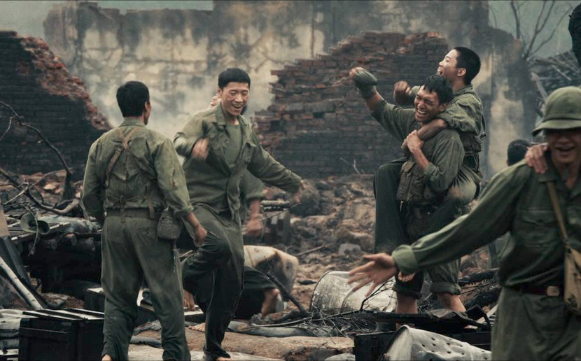 Những nụ cười hồn nhiên trên chiến trường của những chiến sĩ trẻ Những nụ cười hồn nhiên trên chiến trường của những chiến sĩ trẻ