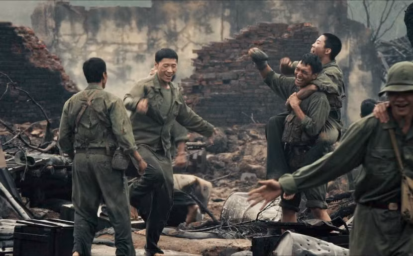 Những nụ cười hồn nhiên trên chiến trường của những chiến sĩ trẻ Những nụ cười hồn nhiên trên chiến trường của những chiến sĩ trẻ