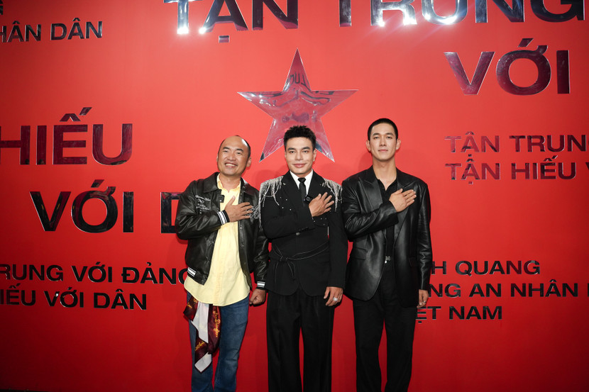 Tiến Luật, Lê Dương Bảo Lâm và Song Luân tại buổi giao lưu trong chương trình “Vinh quang Công an Nhân dân Việt Nam” vừa diễn ra