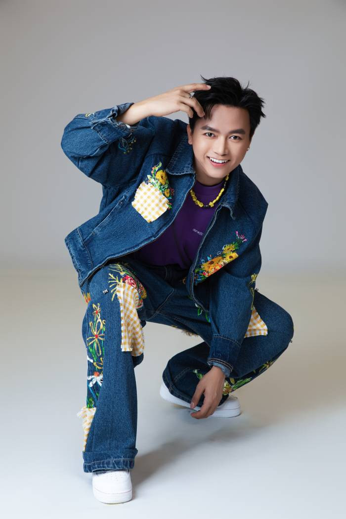 Bùi Công Nam là tác giả của nhiều ca khúc nổi tiếng trong nhiều năm qua, đặc biệt là các ca khúc về Tết như "Năm qua đã làm gì", "Tết này con sẽ về" Bùi Công Nam là tác giả của nhiều ca khúc nổi tiếng trong nhiều năm qua, đặc biệt là các ca khúc về Tết như "Năm qua đã làm gì", "Tết này con sẽ về"