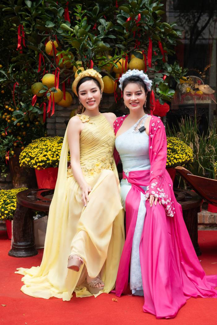 Hoa hậu Kỳ Duyên rạng rỡ bên Vũ Thu Phương, hai người đẹp là đồng hương Nam Định Hoa hậu Kỳ Duyên rạng rỡ bên Vũ Thu Phương, hai người đẹp là đồng hương Nam Định