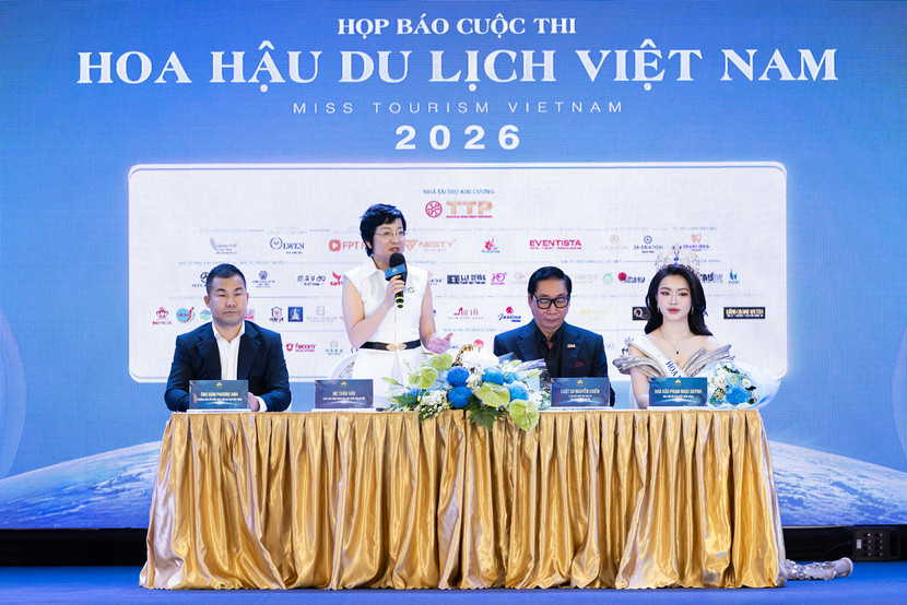 Đại diện BTC và BGK trong buổi họp báo khởi động cuộc thi