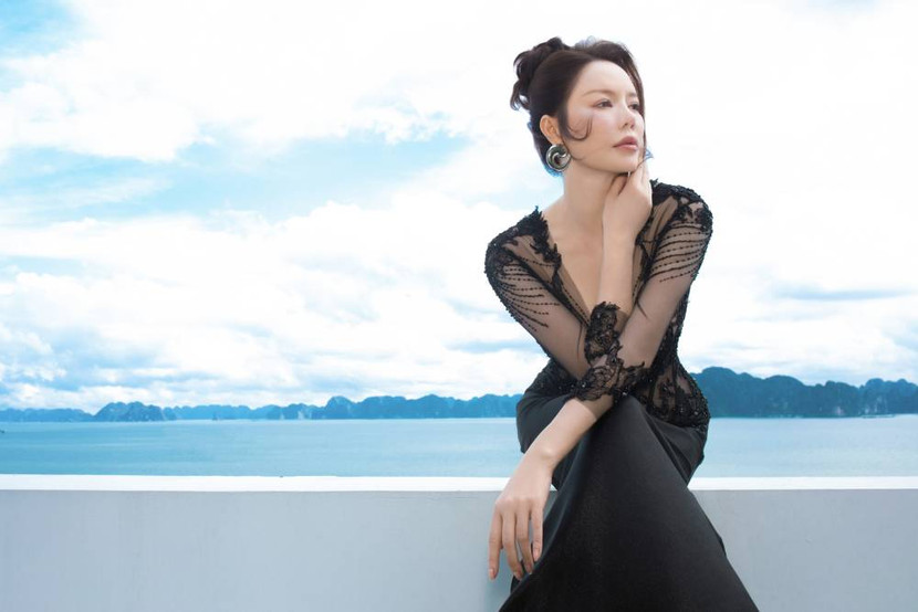 Những bộ cánh đã giúp Lý Nhã Kỳ tỏa sáng như một nàng thơ giữa khung cảnh hùng vĩ và thơ mộng của Vịnh Hạ Long