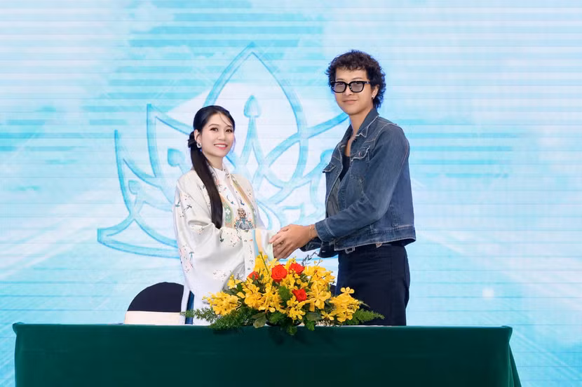 Th.S, Hoa hậu Lê Thị Thơ - Chủ tịch cuộc thi ký kết hợp tác cùng nhà tài trợ vàng Bàu Trắng U&amp;Me
