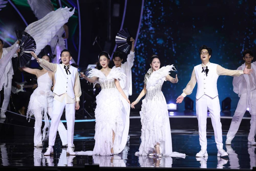 Nhiều thế hệ ca sĩ cùng góp mặt trong chương trình Đại nhạc hội "Người tình &amp; quê hương"