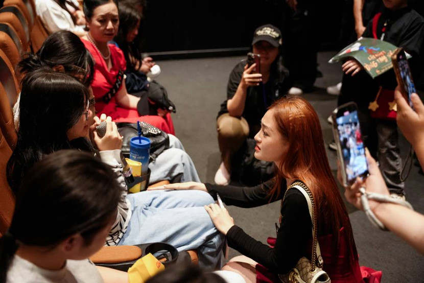 Diễn viên Thuỳ Anh trò chuyện cùng khán giả ở cinetour