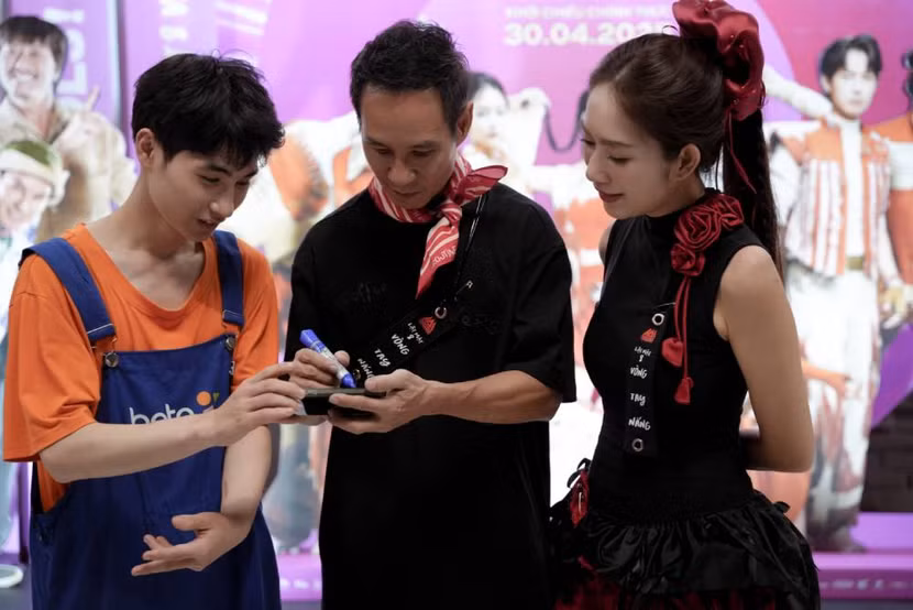 Đạo diễn Lý Hải và nhà sản xuất Minh Hà trong buổi cinetour ở Hà Nội