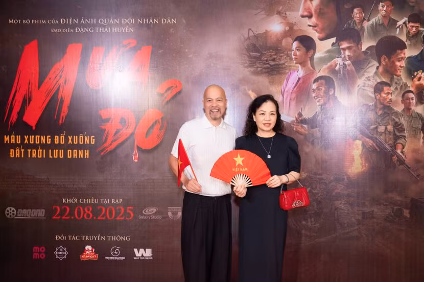 Bà Ngô Phương Lan và NTK Đức Hùng tại sự kiện