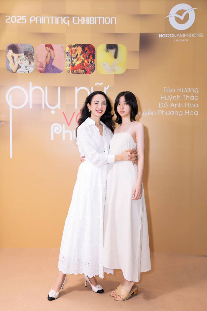 Hoa hậu Ngọc Diễm và con gái tại sự kiện