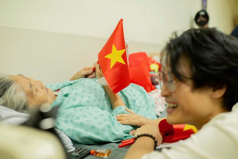 Hình ảnh Hà Anh Tuấn trong ngày Tết Độc Lập của dân tộc khiến nhiều khán giả xúc động