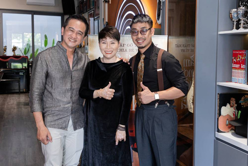 "Sầu nữ phòng trà" Hương Giang cũng có mặt để chúc mừng ca khúc mới của người bạn thân