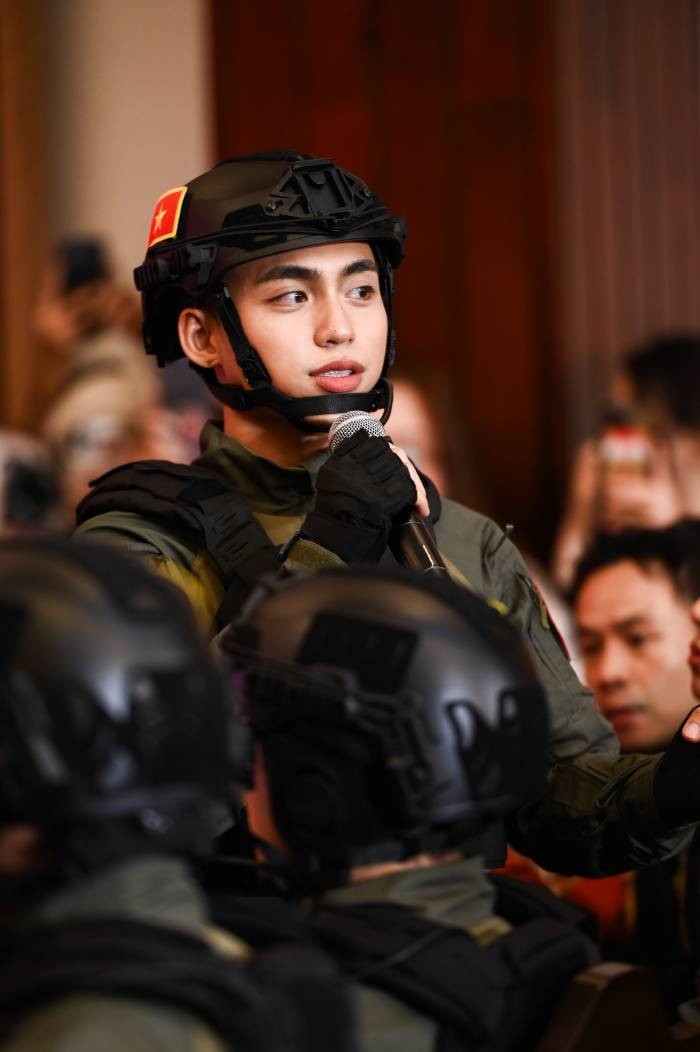 "Chiến sĩ" Mono phát biểu tại họp báo