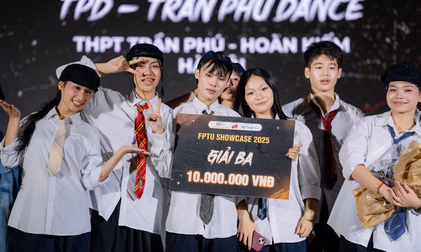 Đội TDP đến từ trường THPT Trần Phú (Hà Nội) giành giải Ba chung cuộc