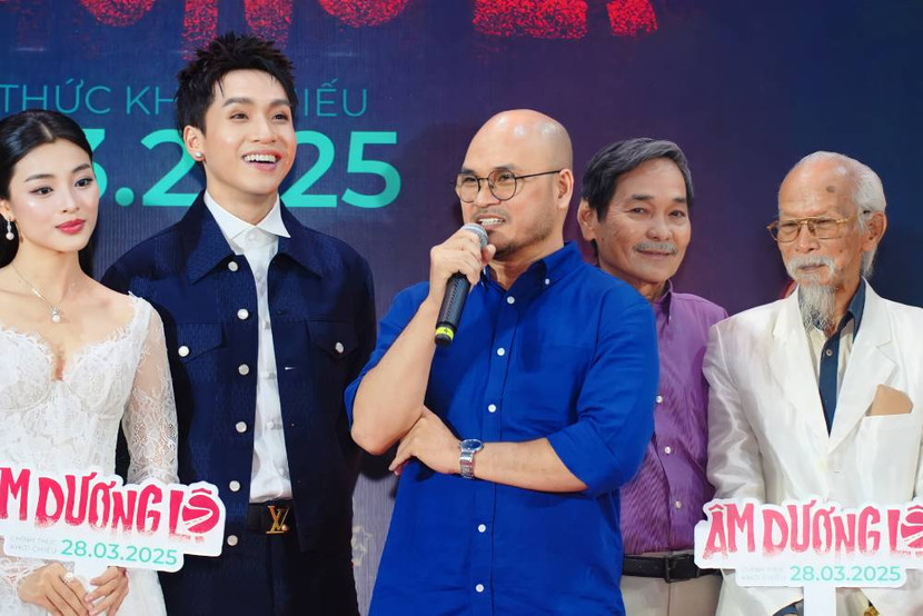 Đạo diễn Hoàng Tuấn Cường chia sẻ tại sự kiện Đạo diễn Hoàng Tuấn Cường chia sẻ tại sự kiện