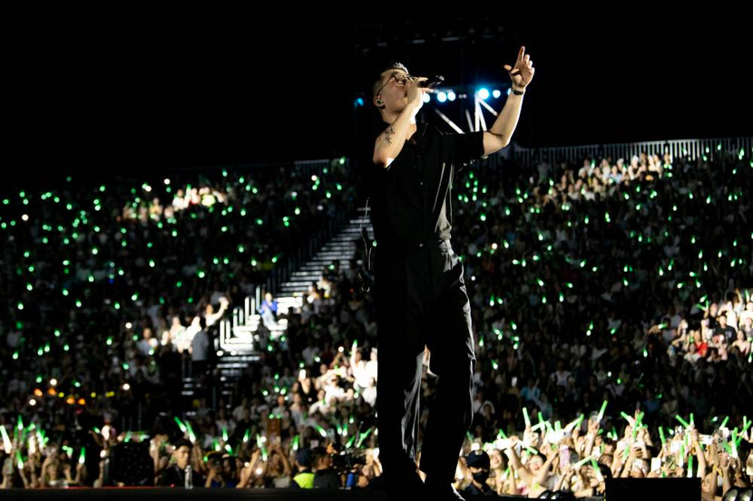 Vũ trong ánh sáng huyền ảo