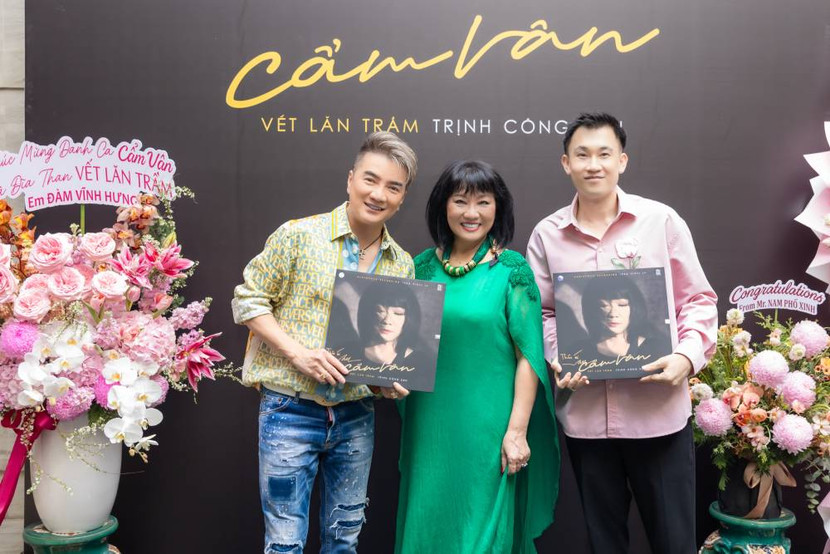 Ca sĩ Đàm Vĩnh Hưng hiếm hoi xuất hiện tại sự kiện giữa vụ kiện tụng ồn ào của anh với vợ chồng ca sĩ Bích Tuyền ở Mỹ Ca sĩ Đàm Vĩnh Hưng hiếm hoi xuất hiện tại sự kiện giữa vụ kiện tụng ồn ào của anh với vợ chồng ca sĩ Bích Tuyền ở Mỹ