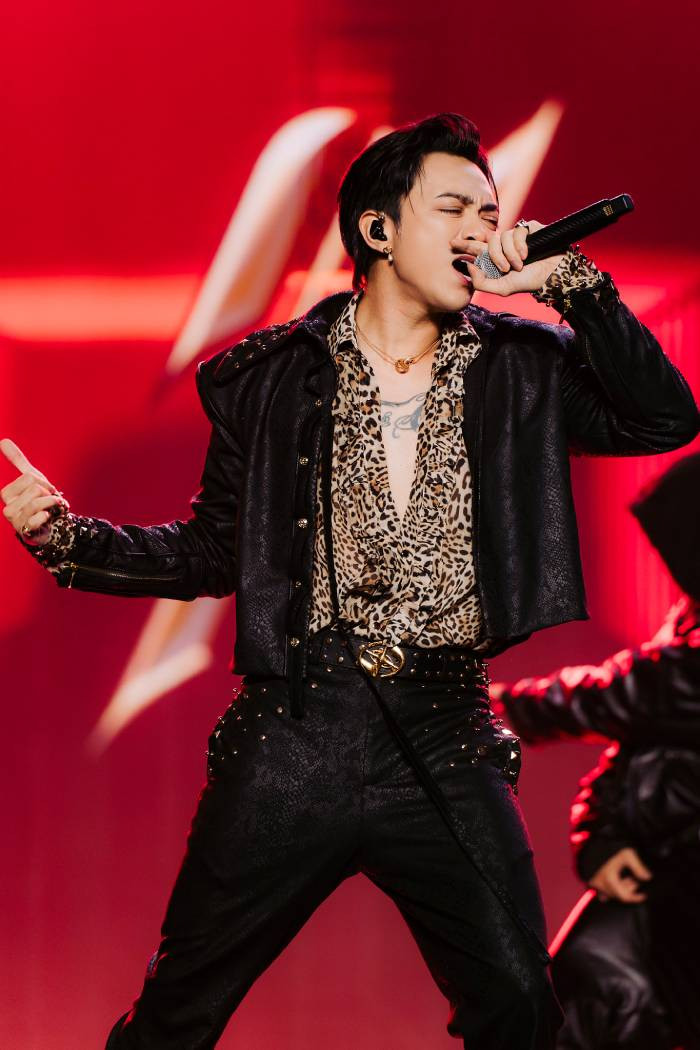 Nhà sản xuất toàn năng Soobin đốt nóng sân khấu với những bản hit quen thuộc