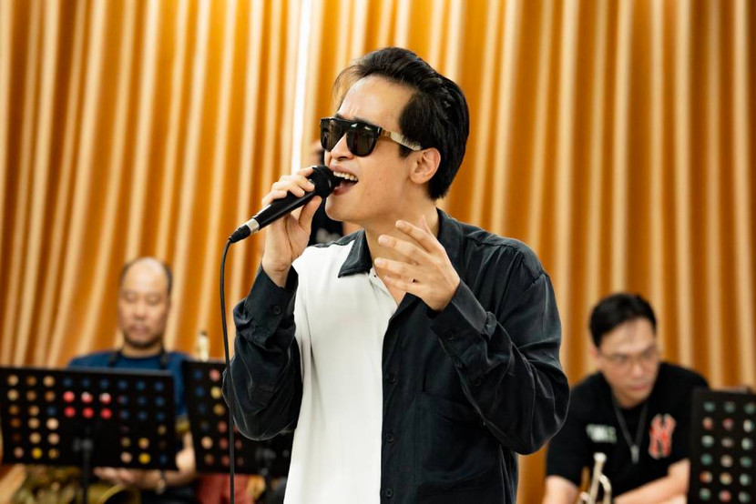 Hà Anh Tuấn phiêu hết mình khi luyện tập cùng các đồng nghiệp Hà Anh Tuấn phiêu hết mình khi luyện tập cùng các đồng nghiệp