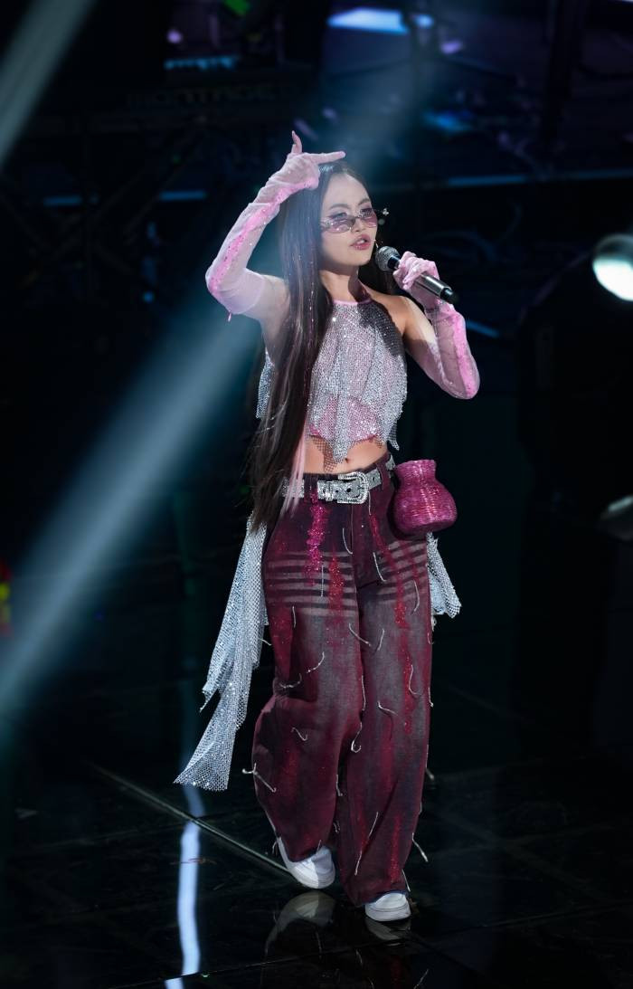 Phương Mỹ Chi bùng nổ trên sân khấu Sing! Asia 2025 với "Vũ trụ có anh" Phương Mỹ Chi bùng nổ trên sân khấu Sing! Asia 2025 với "Vũ trụ có anh"