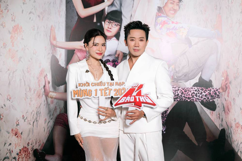 Ca sĩ Hà Nhi đến chúc mừng đoàn phim và đạo diễn Trấn Thành