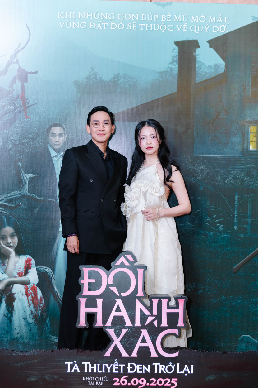 Hứa Vĩ Văn thân thiết với Yu Dương tại sự kiện Hứa Vĩ Văn thân thiết với Yu Dương tại sự kiện