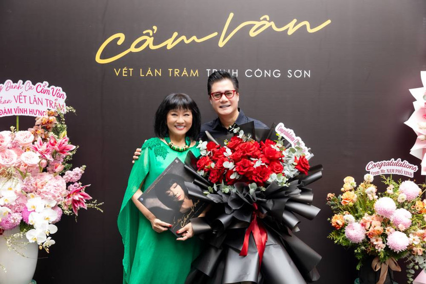 Ca sĩ Quang Dũng chúc mừng "đàn chị" Ca sĩ Quang Dũng chúc mừng "đàn chị"