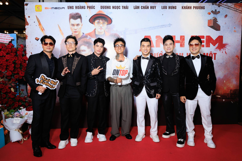 Ca sĩ ĐạtG đến chúc mừng các "đàn anh"