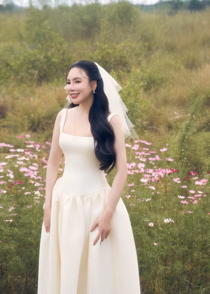 Hồ Quỳnh Hương đóng vai người kể chuyện trong MV mới của mình Hồ Quỳnh Hương đóng vai người kể chuyện trong MV mới của mình