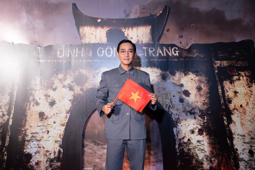 Sau vai diễn bác sĩ quân y trong "Mưa đỏ", Hứa Vĩ Văn tiếp tục góp mặt trong "Đồi hành xác: Tà thuyết đen trở lại" Sau vai diễn bác sĩ quân y trong "Mưa đỏ", Hứa Vĩ Văn tiếp tục góp mặt trong "Đồi hành xác: Tà thuyết đen trở lại"