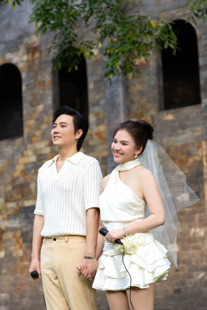 Vương Anh Tú và Myra Trần đẹp đôi trong MV "Ngày hai đứa chung nhà"