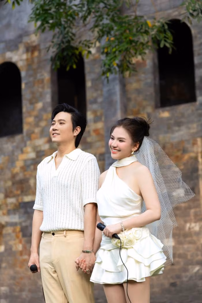Vương Anh Tú và Myra Trần đẹp đôi trong MV "Ngày hai đứa chung nhà"