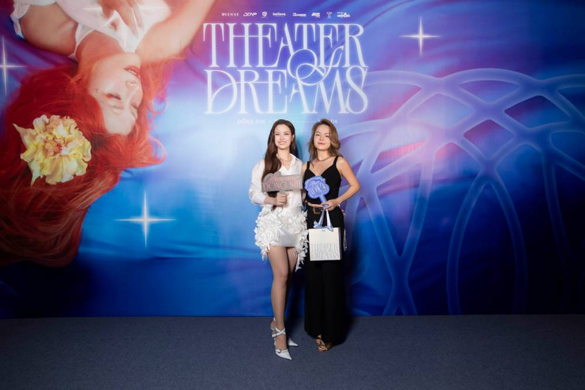 Phạm Quỳnh Anh luôn có mặt trong mọi sự kiện quan trọng của Đông Nhi. Ngoài là đồng nghiệp, cả hai là những người bạn thân ngoài đời