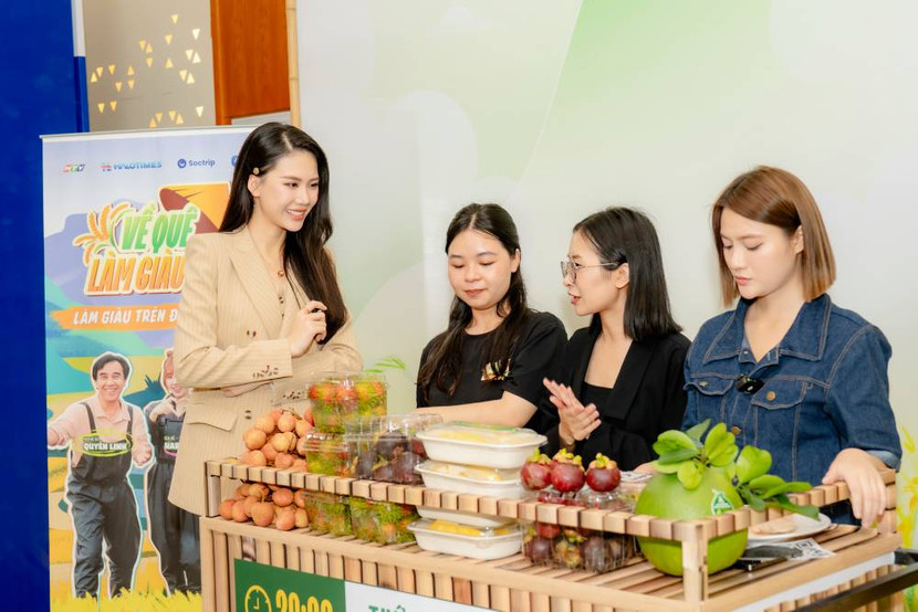 Hoa hậu Bùi Quỳnh Hoa - Giám đốc Dự án Cộng đồng của Halotimes Hoa hậu Bùi Quỳnh Hoa - Giám đốc Dự án Cộng đồng của Halotimes