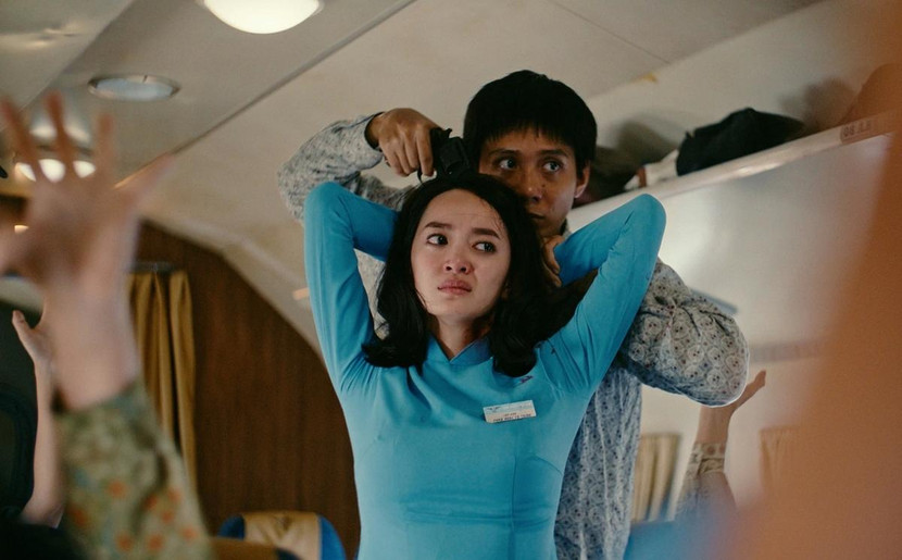 Kaity Nguyễn vai tiếp viên Tú Trinh trong phim "Tử chiến trên không"