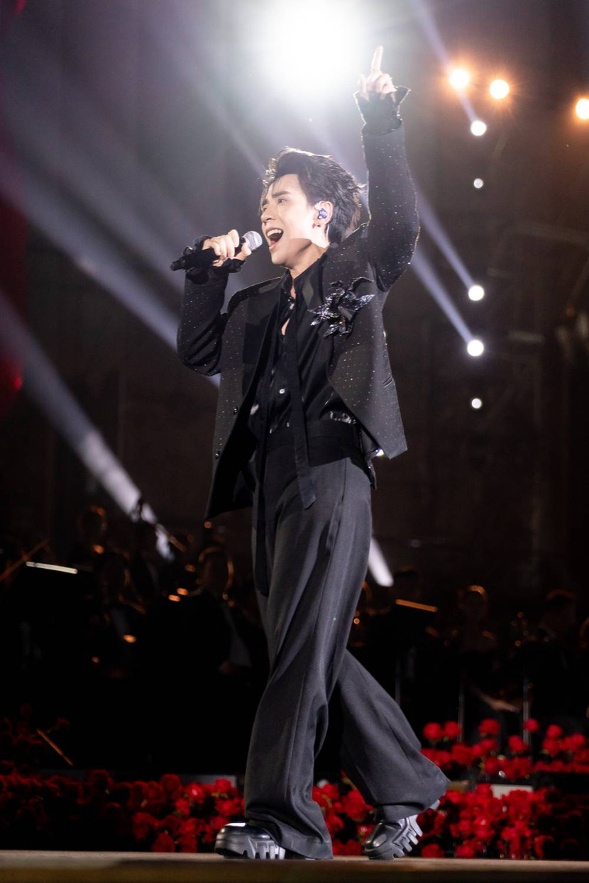 Quang Hùng MasterD - đại diện cho thế hệ trẻ thời đại mới đã cùng Hà Anh Tuấn tạo nên những màn kết hợp đầy bất ngờ