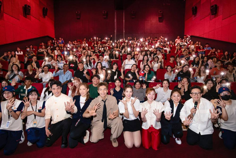 Dàn diễn viên của "Bộ tứ báo thủ" giao lưu cùng khán giả