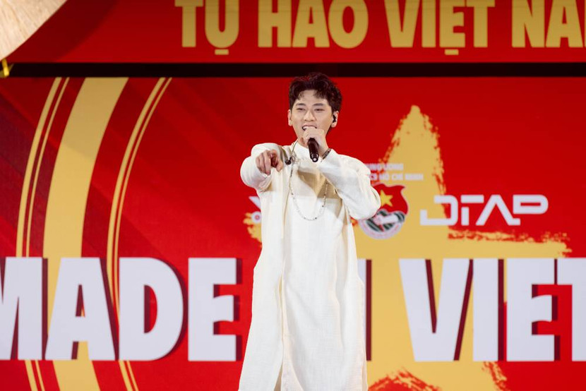 Ca sĩ Isaac cùng Sboi góp giọng trong ca khúc "Rừng vàng biển bạc" Ca sĩ Isaac cùng Sboi góp giọng trong ca khúc "Rừng vàng biển bạc"