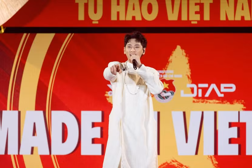 Ca sĩ Isaac cùng Sboi góp giọng trong ca khúc "Rừng vàng biển bạc"